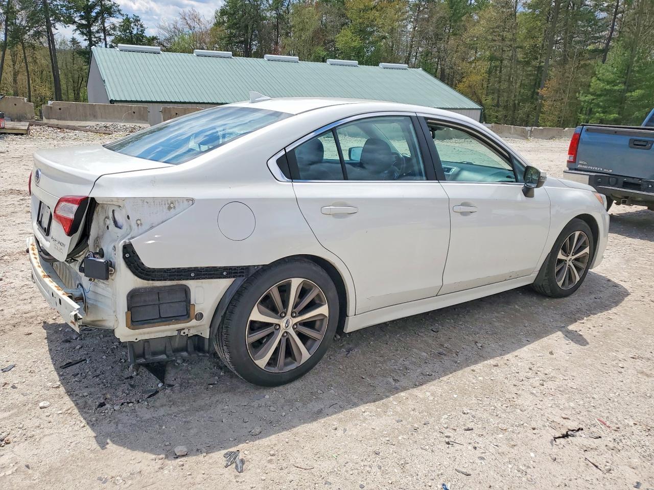 2016 SUBARU Legacy
