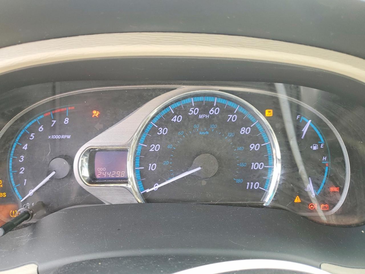 2011 TOYOTA SIENNA