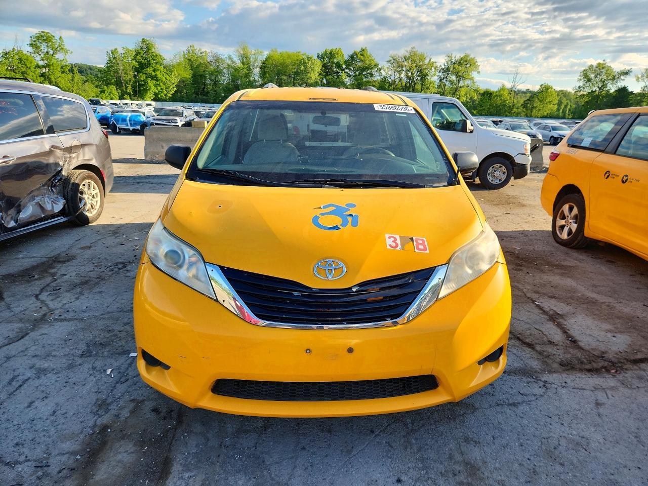 2016 TOYOTA SIENNA