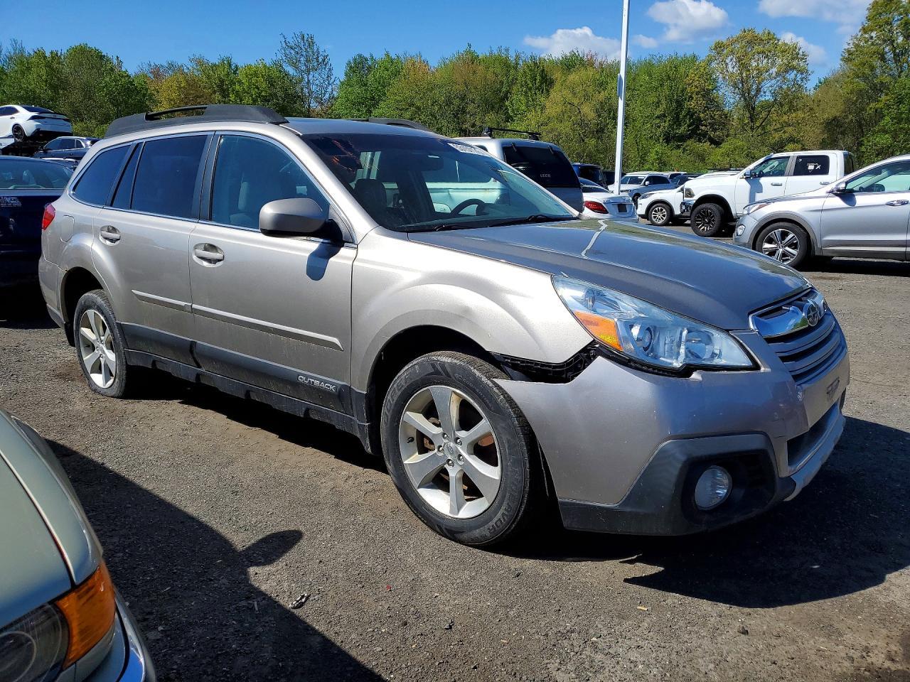 2014 SUBARU Outback