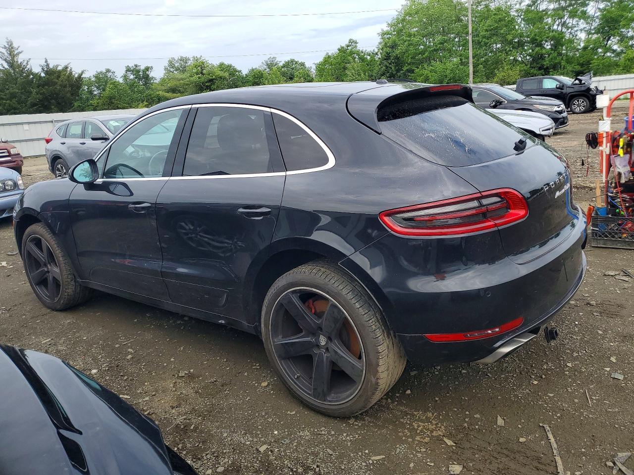 2016 PORSCHE Macan