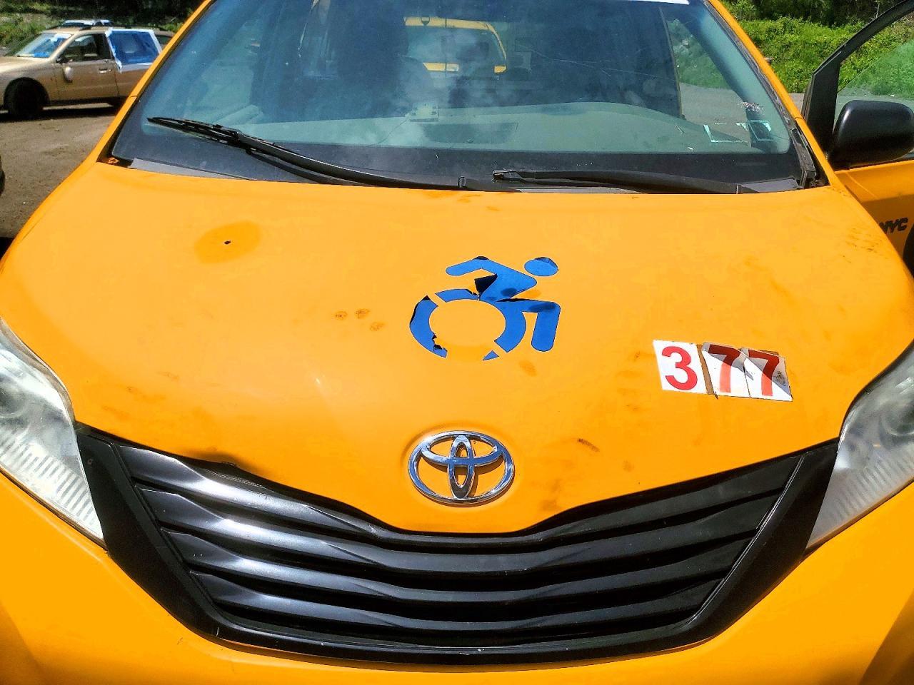 2017 TOYOTA SIENNA