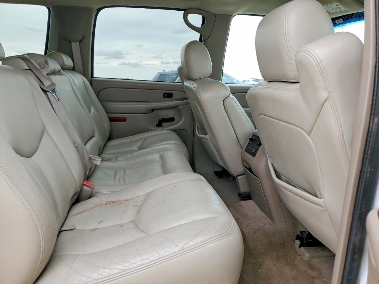 2004 CHEVROLET Suburban