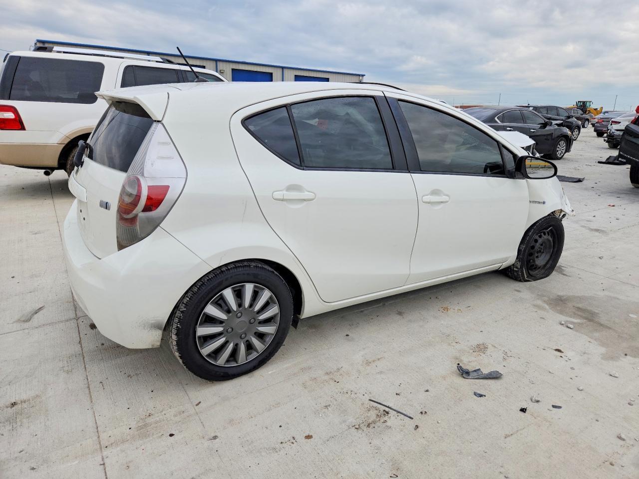 2013 TOYOTA Prius c