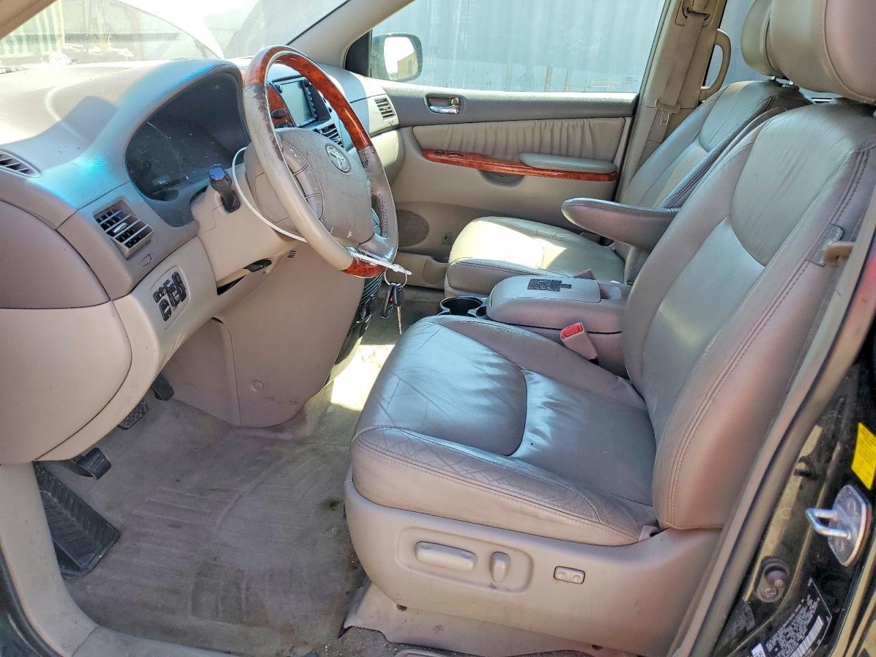 2010 TOYOTA SIENNA