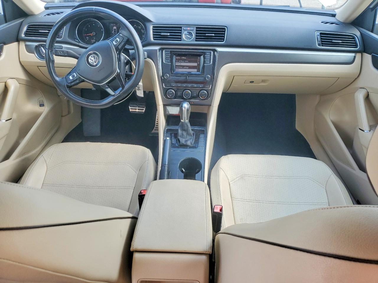 2016 VOLKSWAGEN Passat