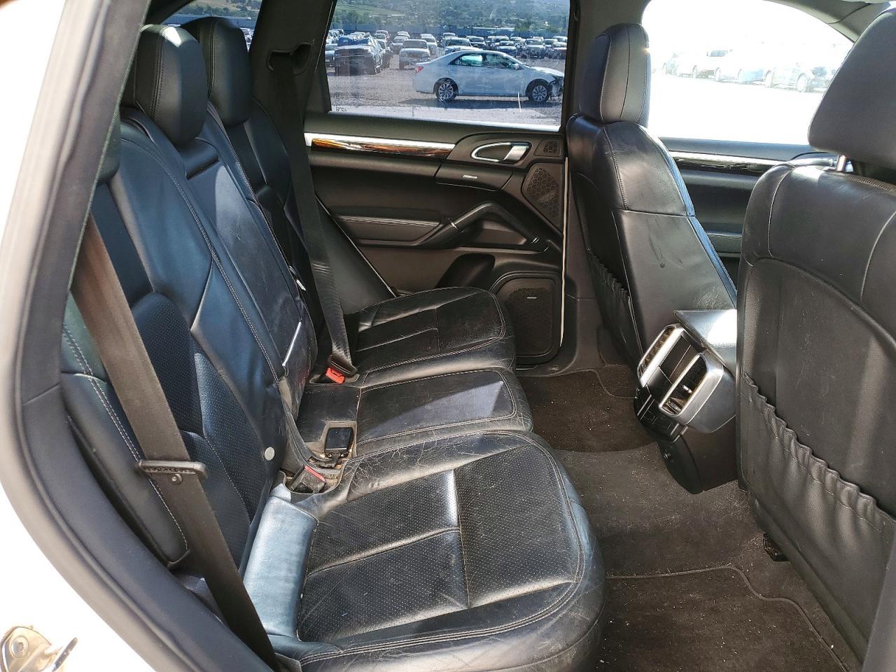 2011 PORSCHE CAYENNE