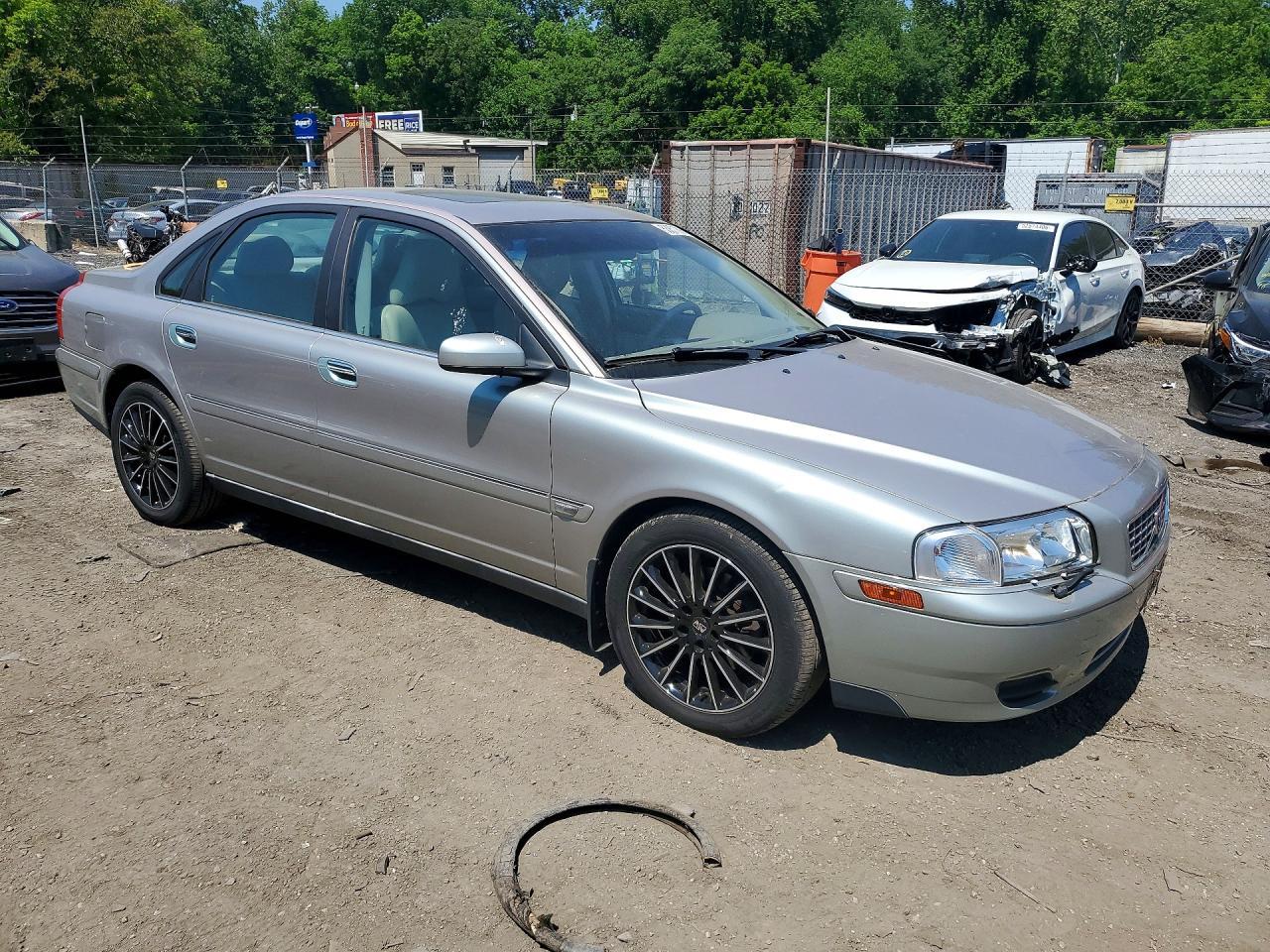 2004 VOLVO S80