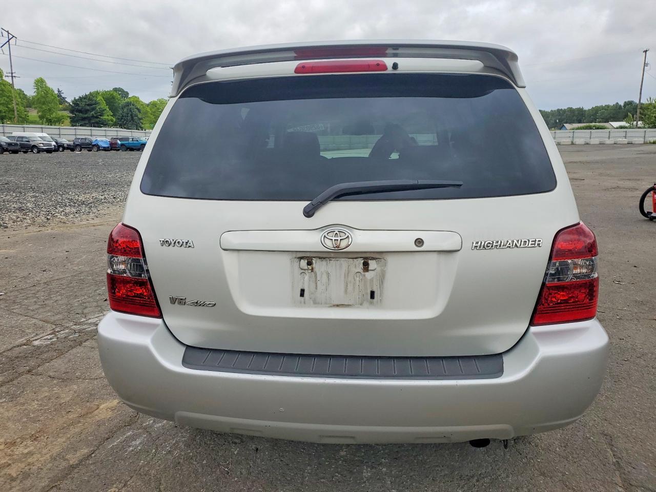 2004 TOYOTA HIGHLANDER