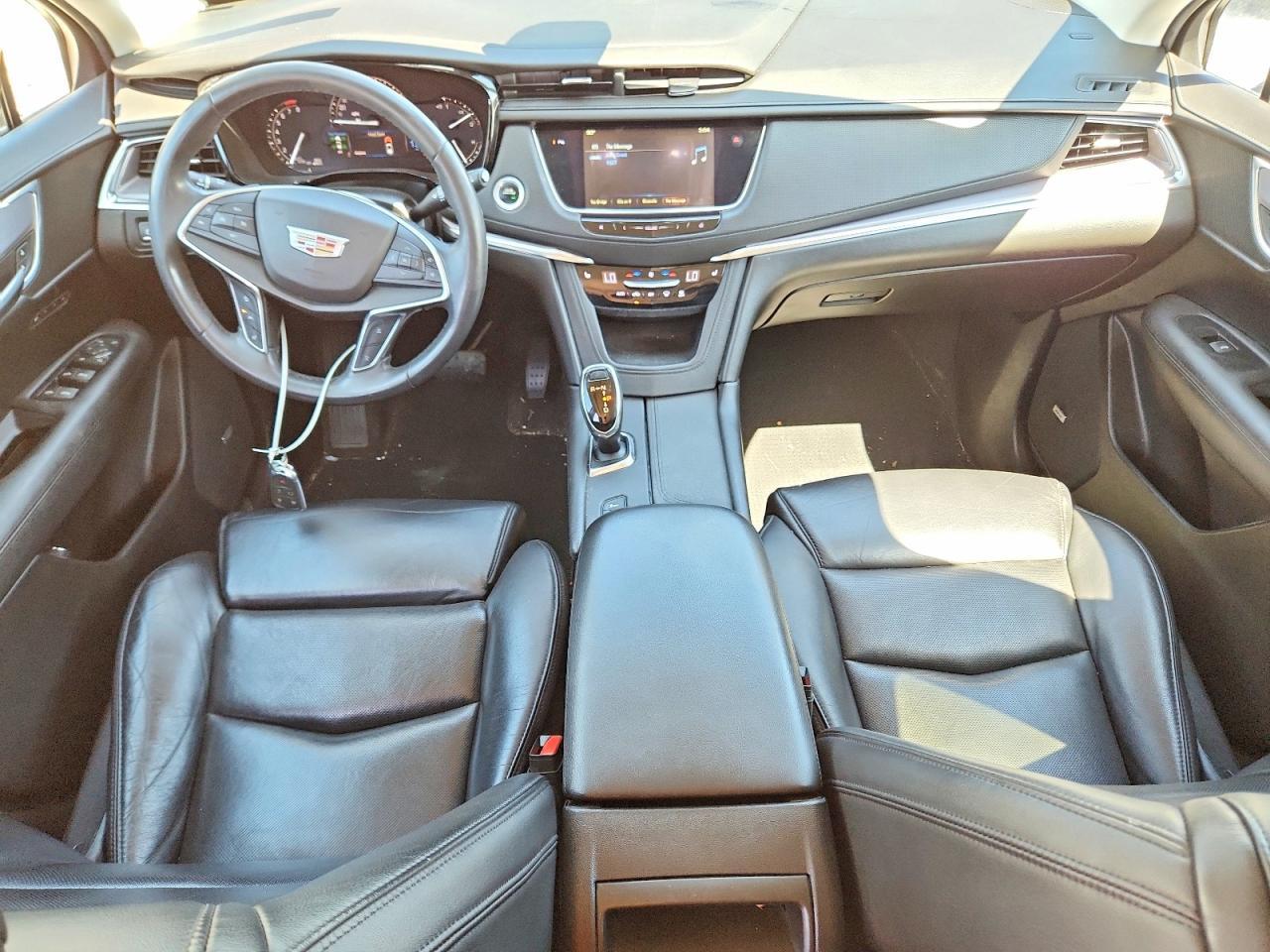 2017 CADILLAC XT5