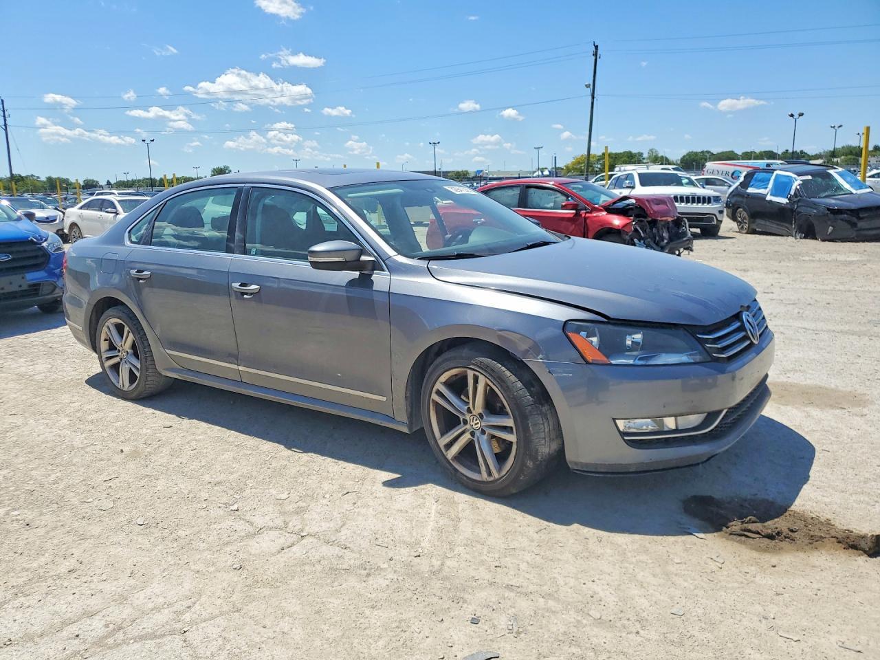 2015 VOLKSWAGEN Passat