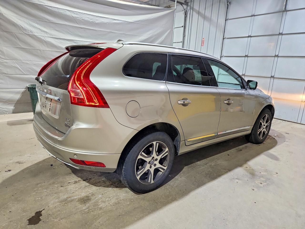 2015 VOLVO XC60
