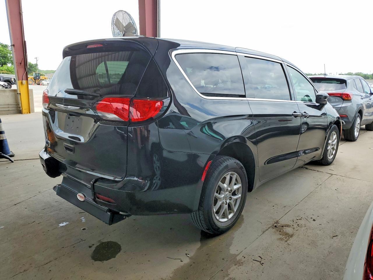 2023 CHRYSLER Voyager