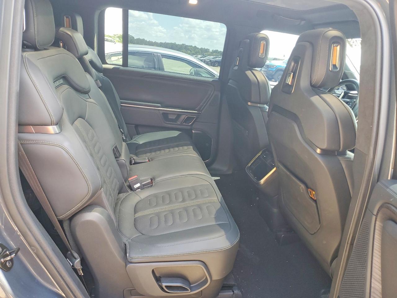 2023 RIVIAN R1s
