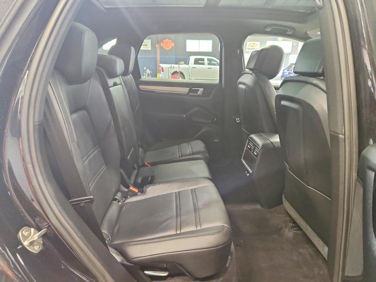 2019 PORSCHE CAYENNE