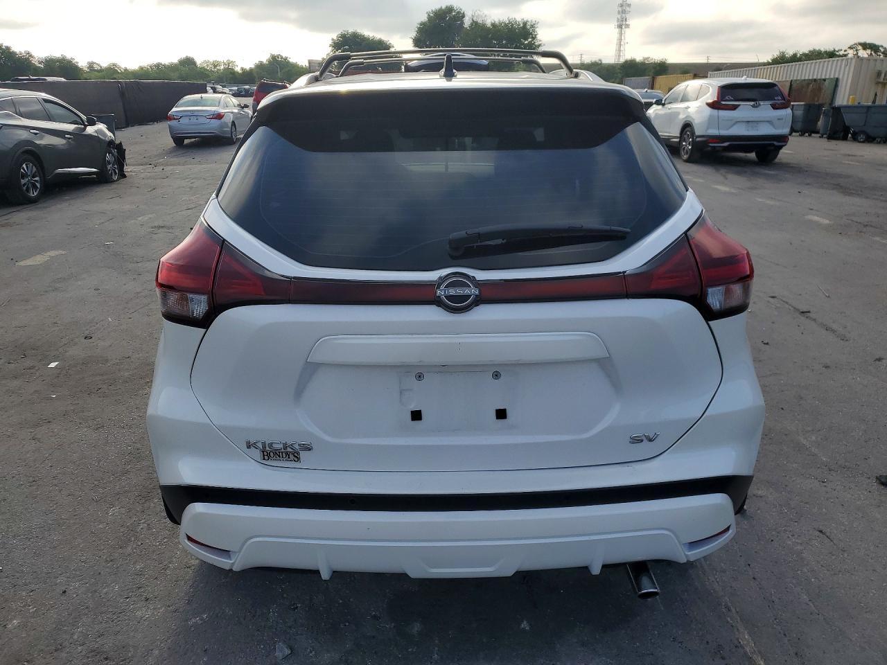 2023 NISSAN KICKS
