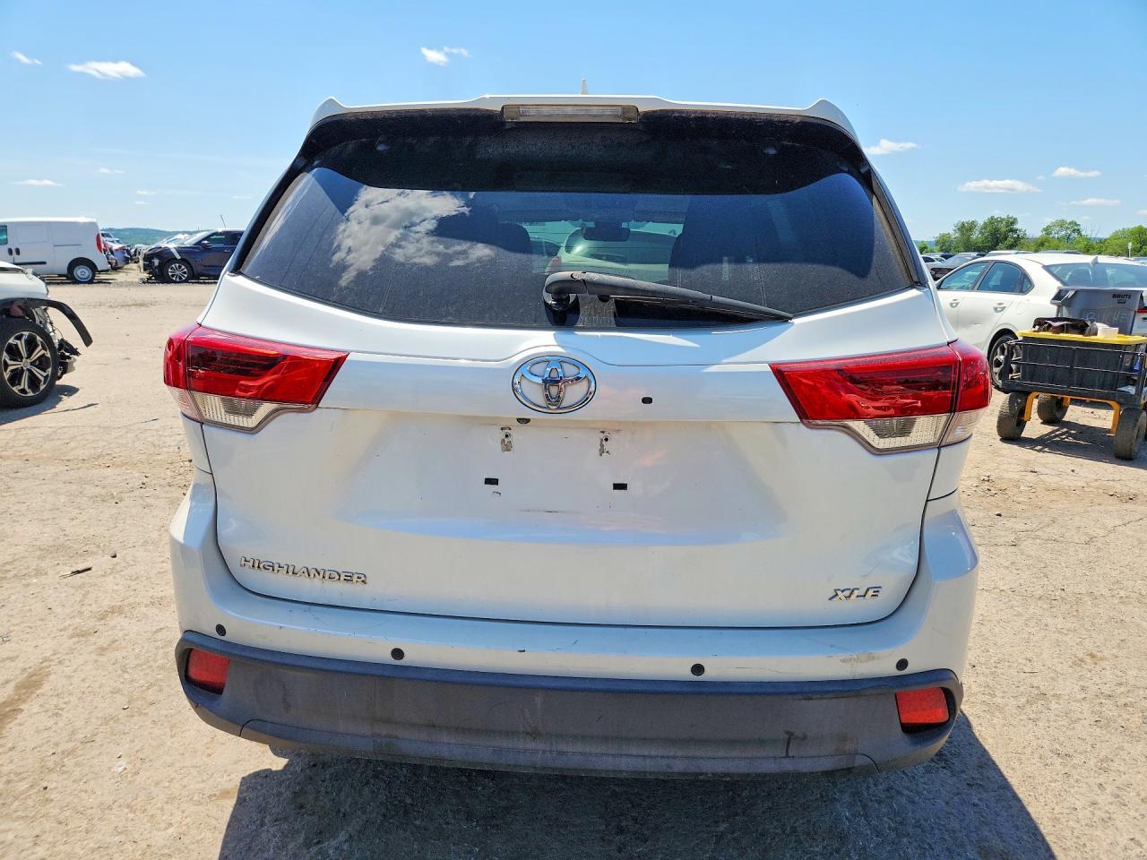 2017 TOYOTA HIGHLANDER