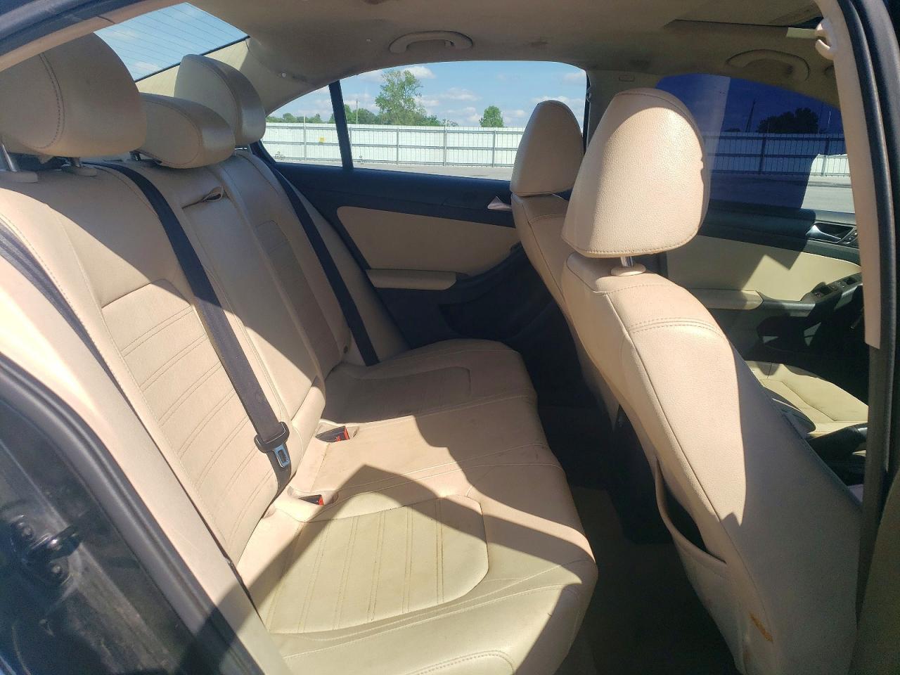 2011 VOLKSWAGEN JETTA