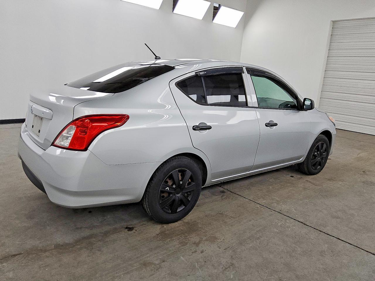 2015 NISSAN VERSA