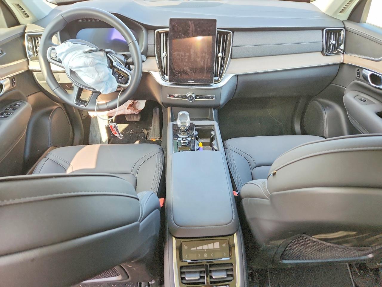2025 VOLVO XC90