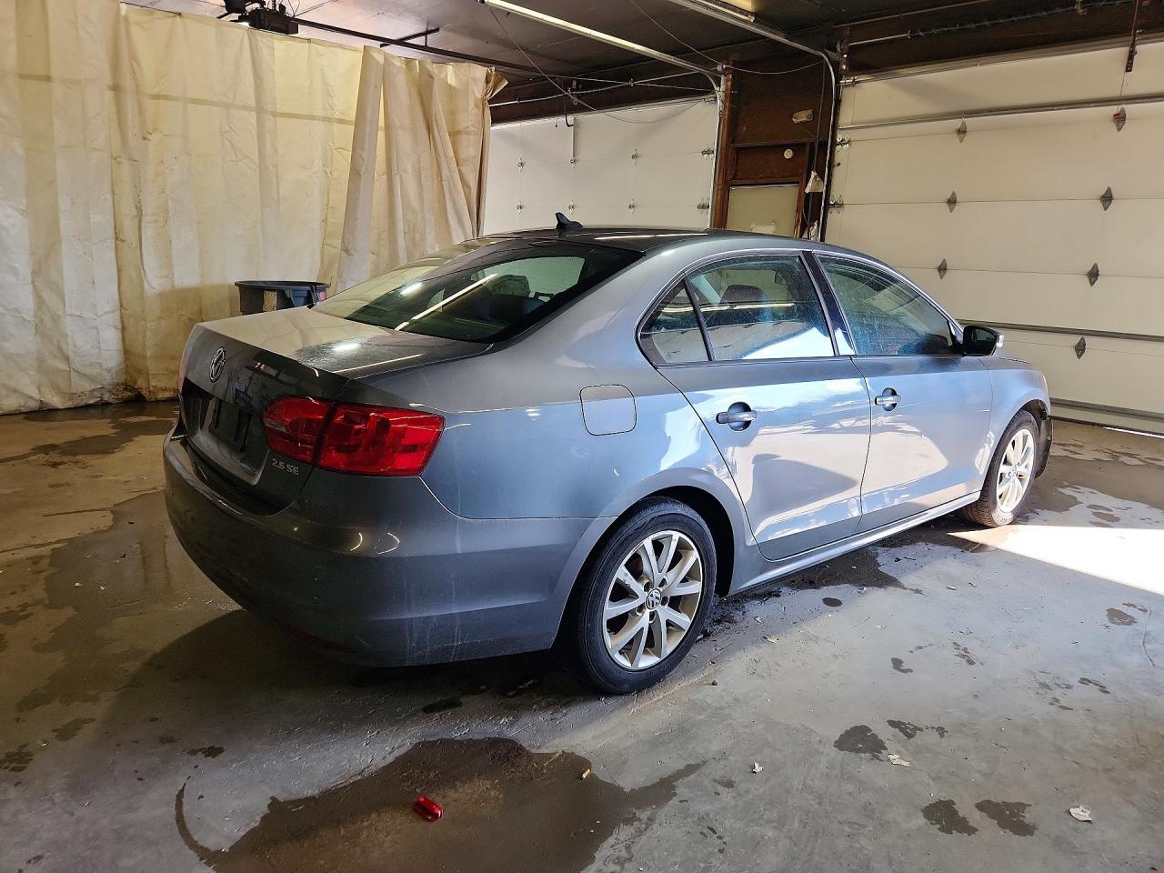 2011 VOLKSWAGEN JETTA