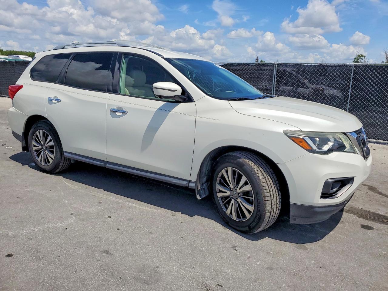 2017 NISSAN PATHFINDER