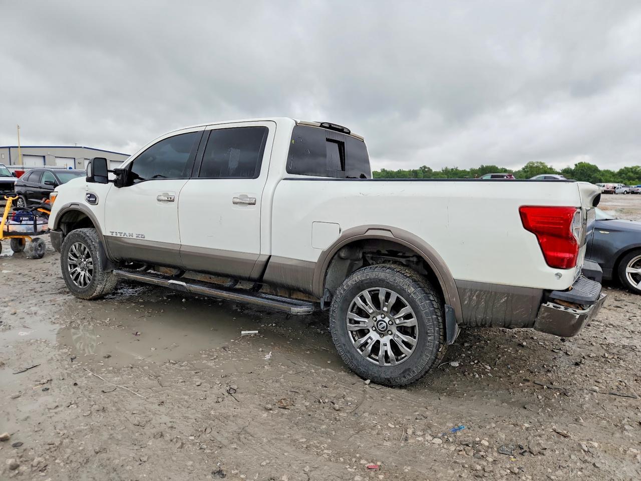 2016 NISSAN Titan