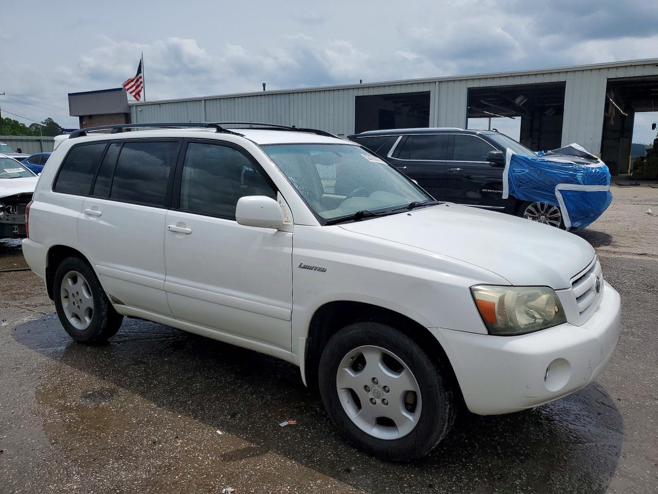 2004 TOYOTA HIGHLANDER