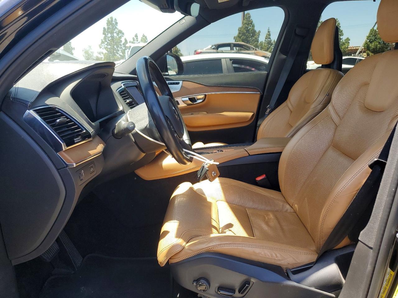 2016 VOLVO XC90