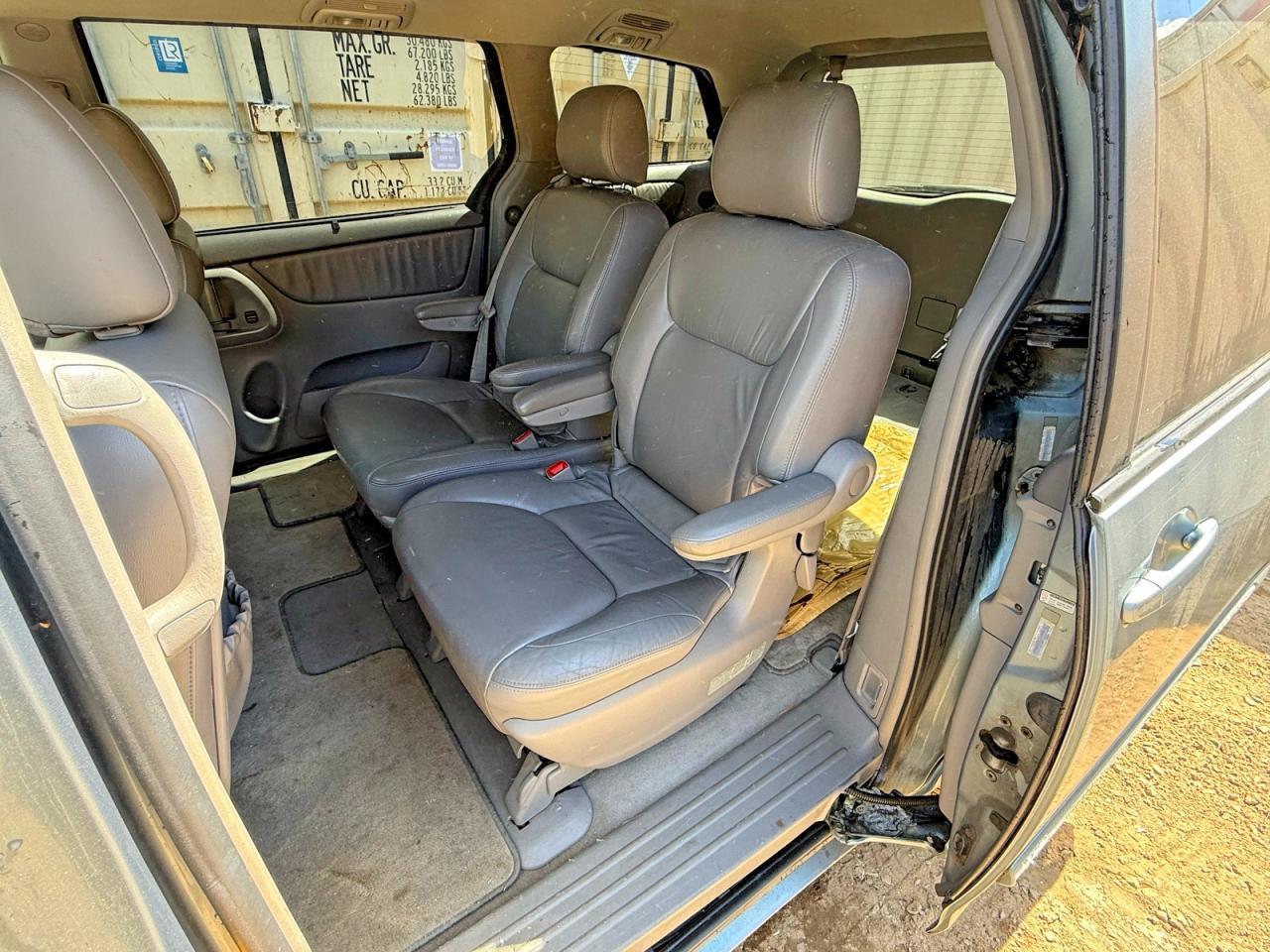 2004 TOYOTA SIENNA