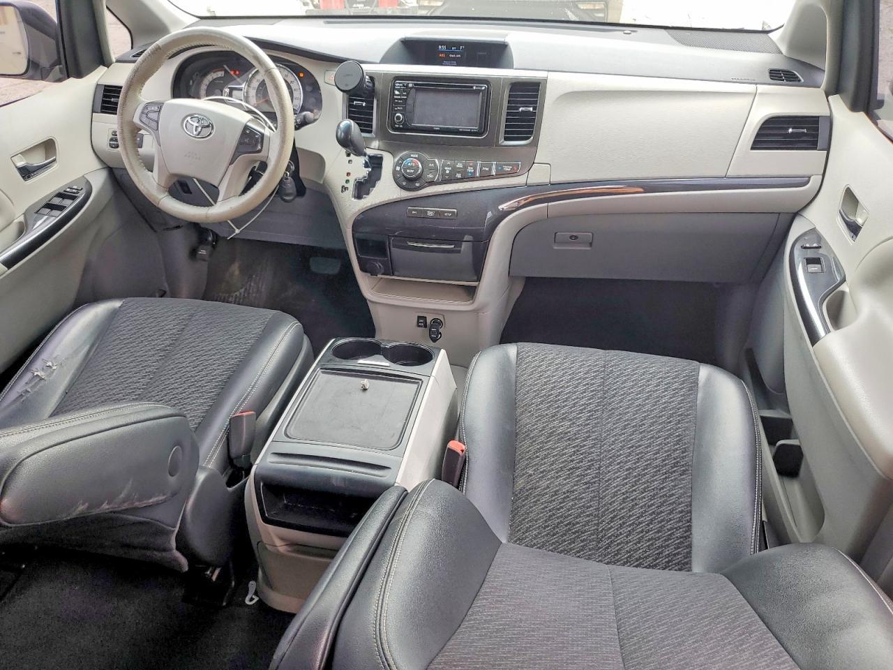 2014 TOYOTA SIENNA