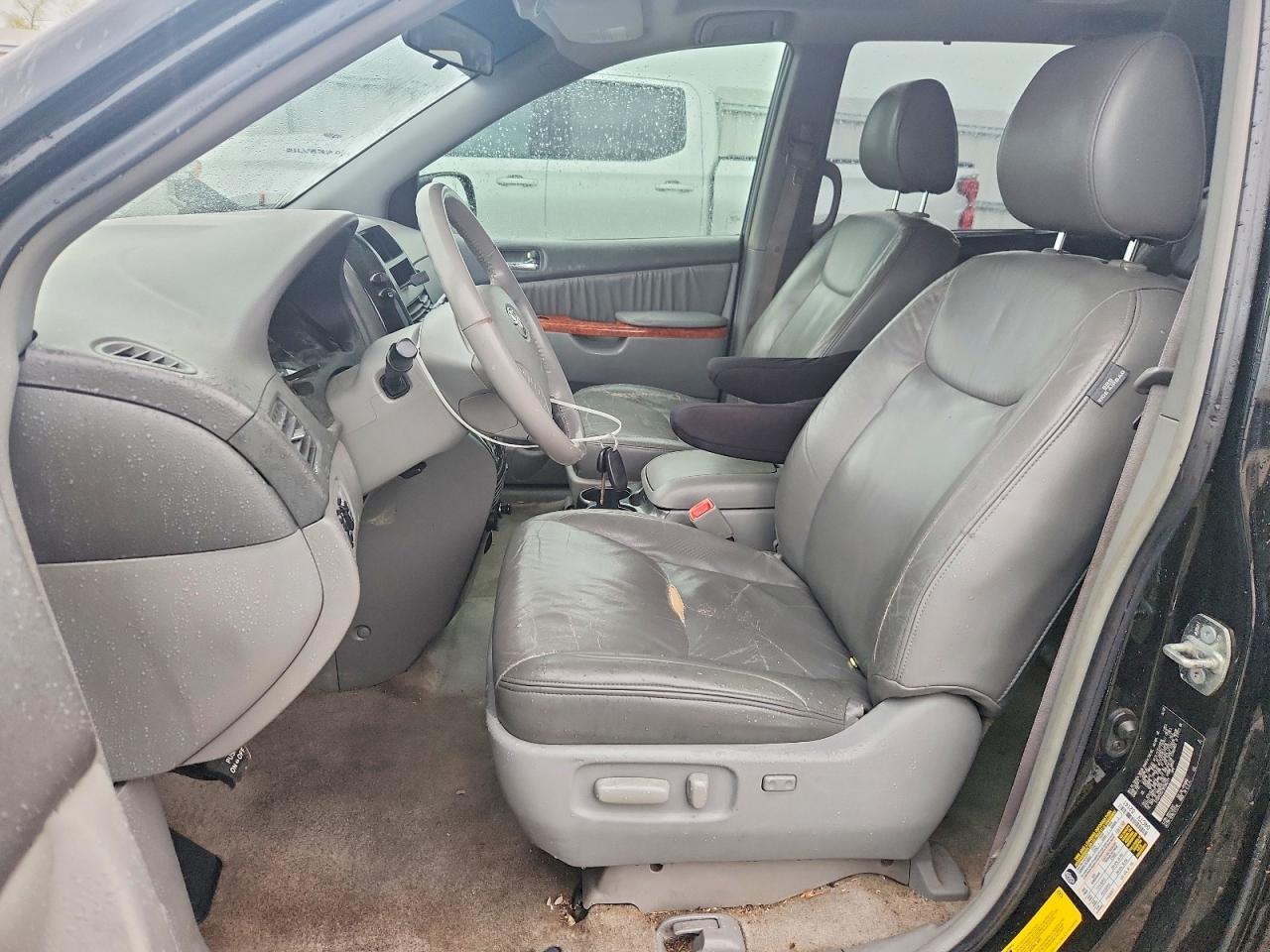 2009 TOYOTA SIENNA