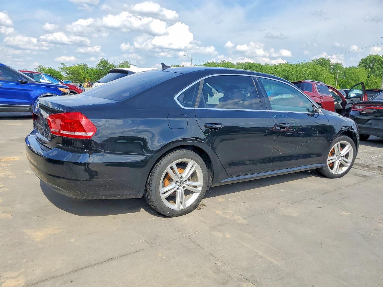 2015 VOLKSWAGEN Passat