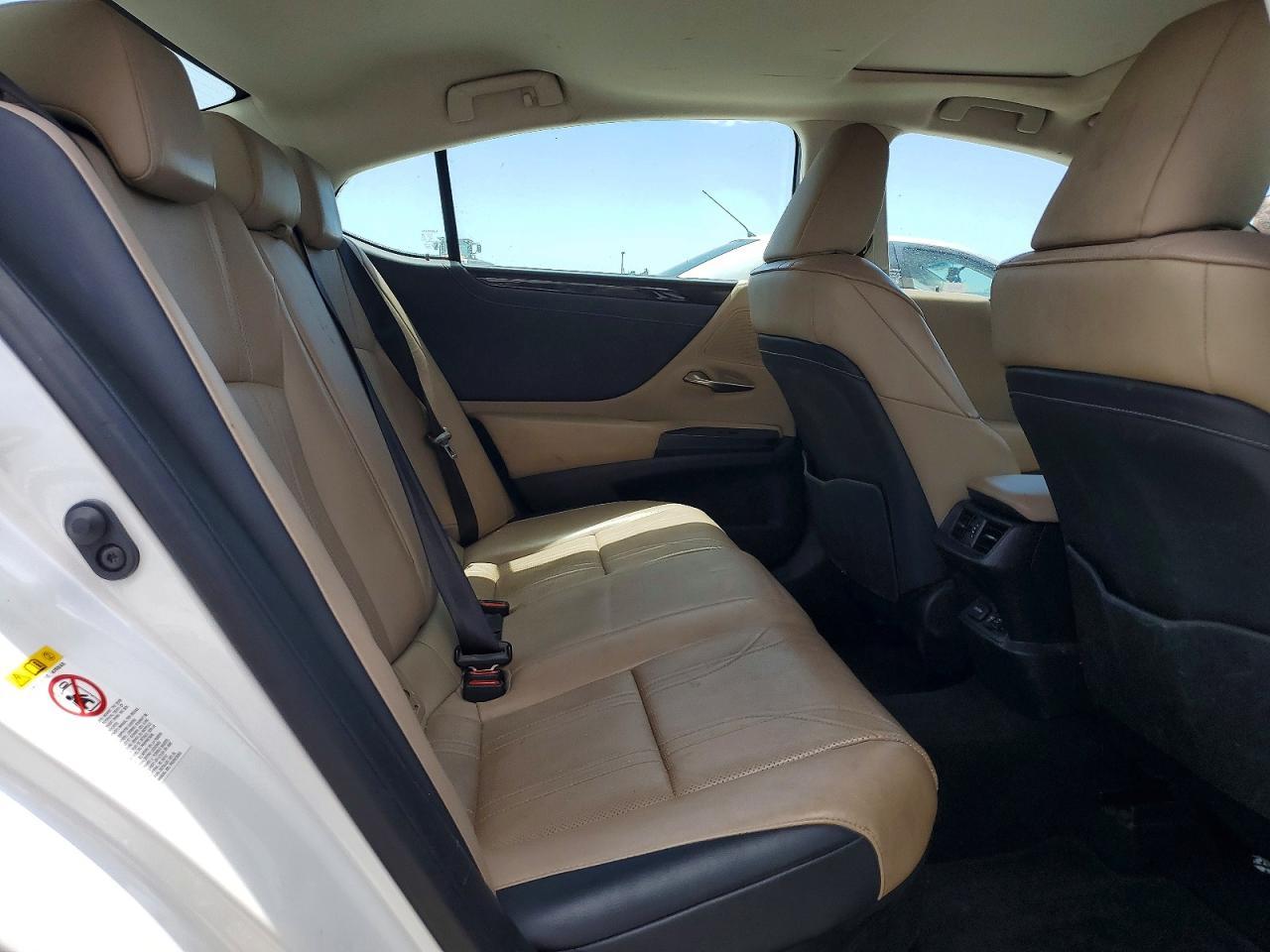 2019 LEXUS ES 300H