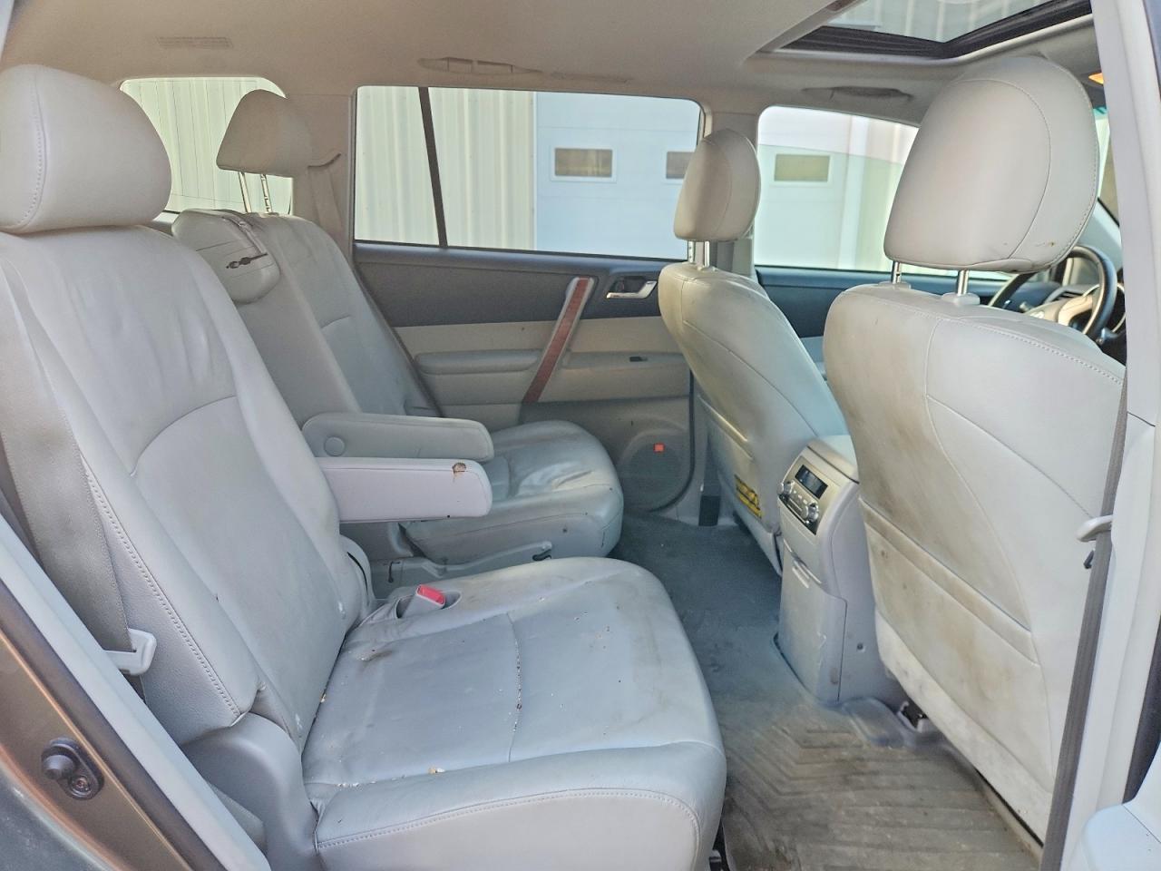 2010 TOYOTA HIGHLANDER