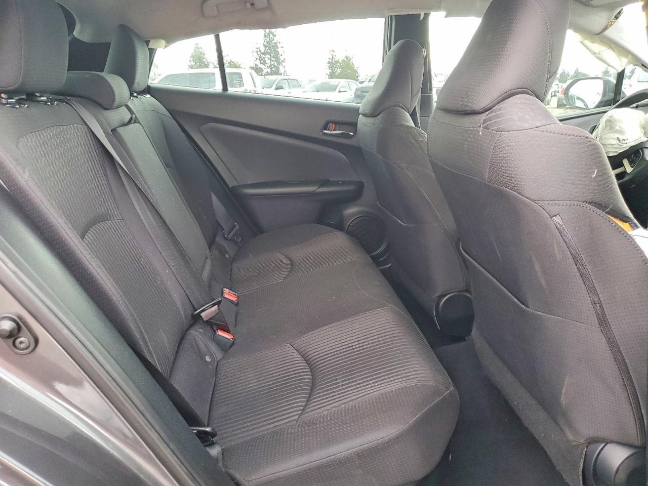 2016 TOYOTA PRIUS