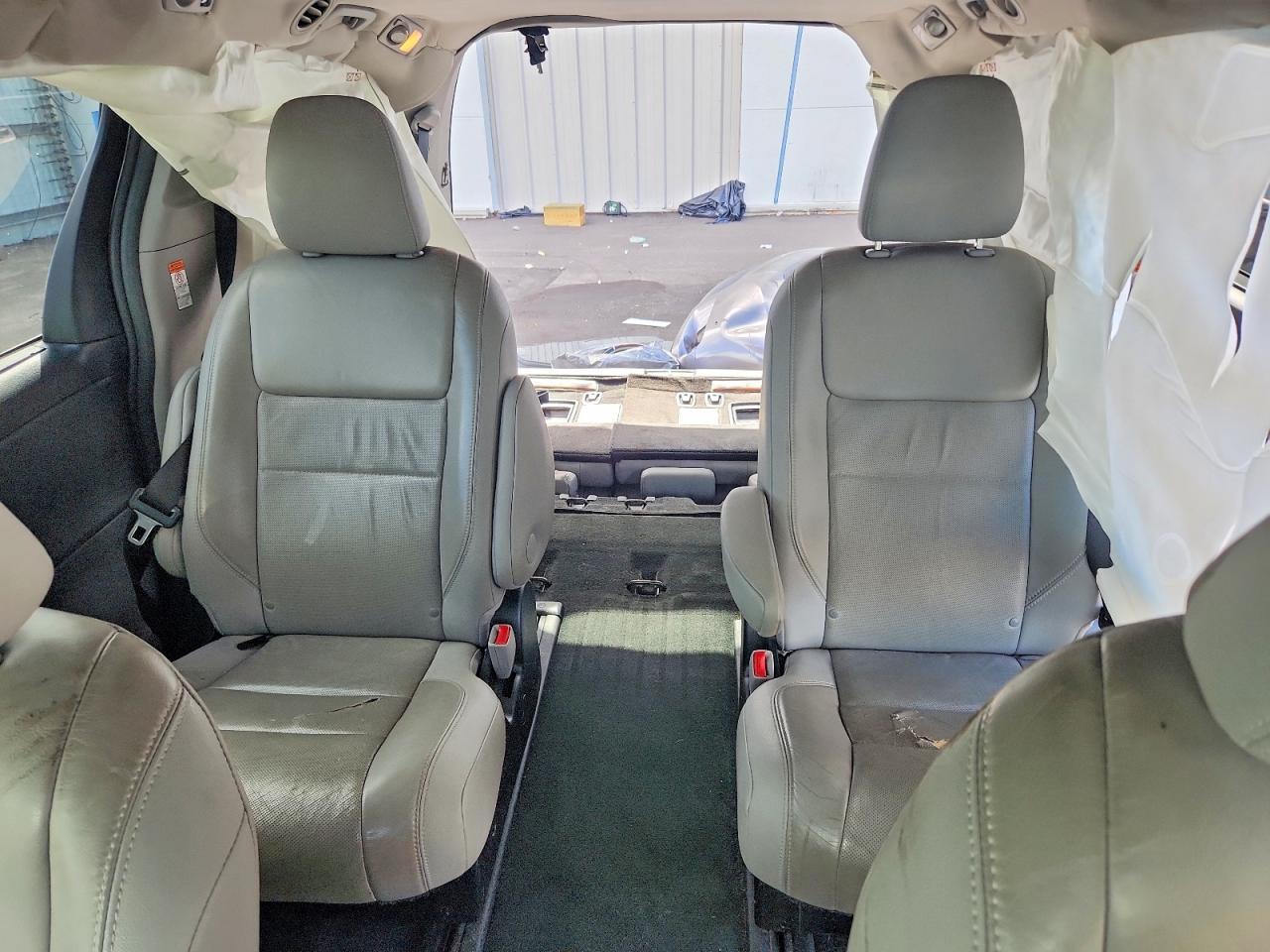 2016 TOYOTA SIENNA