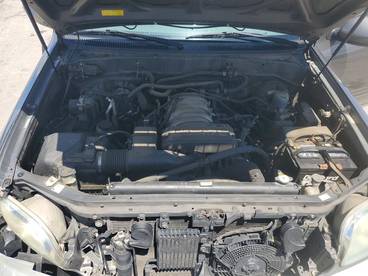 2004 TOYOTA Sequoia