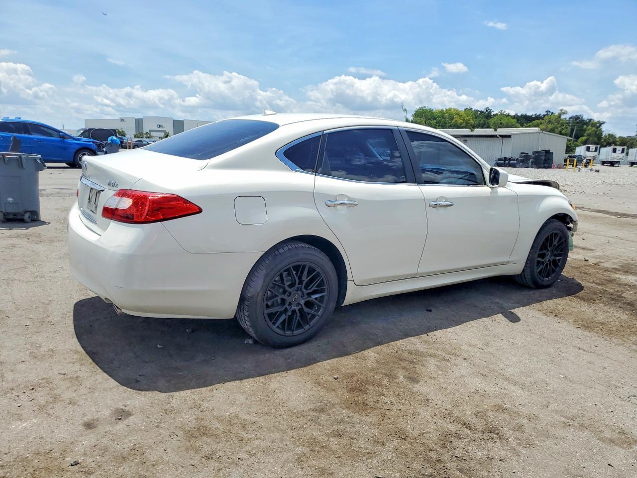 2011 INFINITI M37