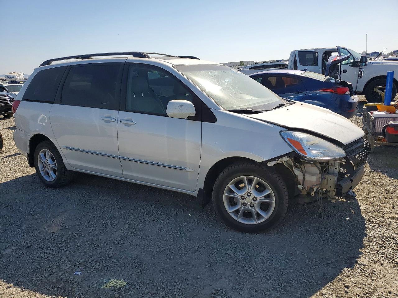 2004 TOYOTA SIENNA
