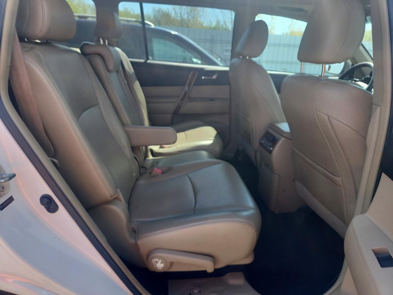 2013 TOYOTA HIGHLANDER