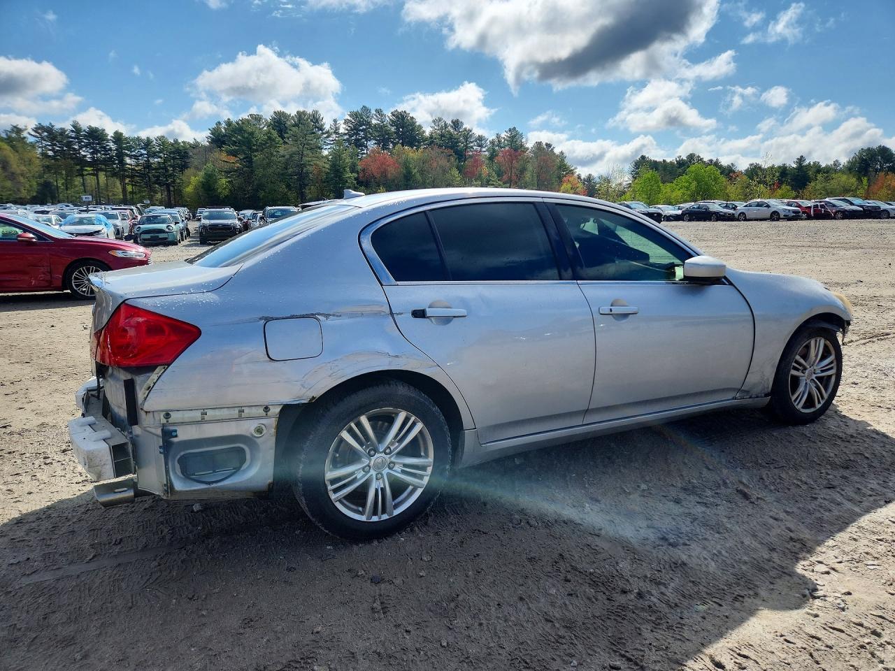 2015 INFINITI Q40