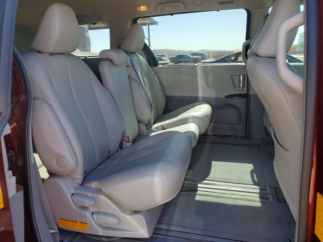 2013 TOYOTA SIENNA