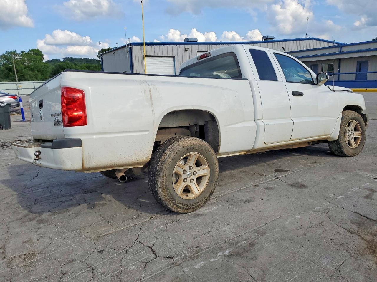 2011 DODGE Dakota
