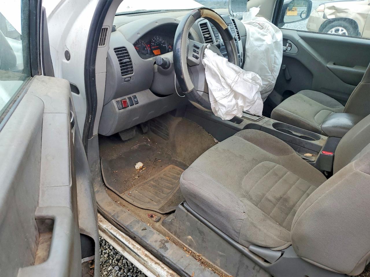 2017 NISSAN Frontier