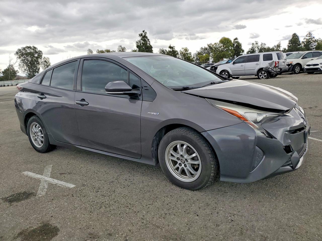 2016 TOYOTA PRIUS
