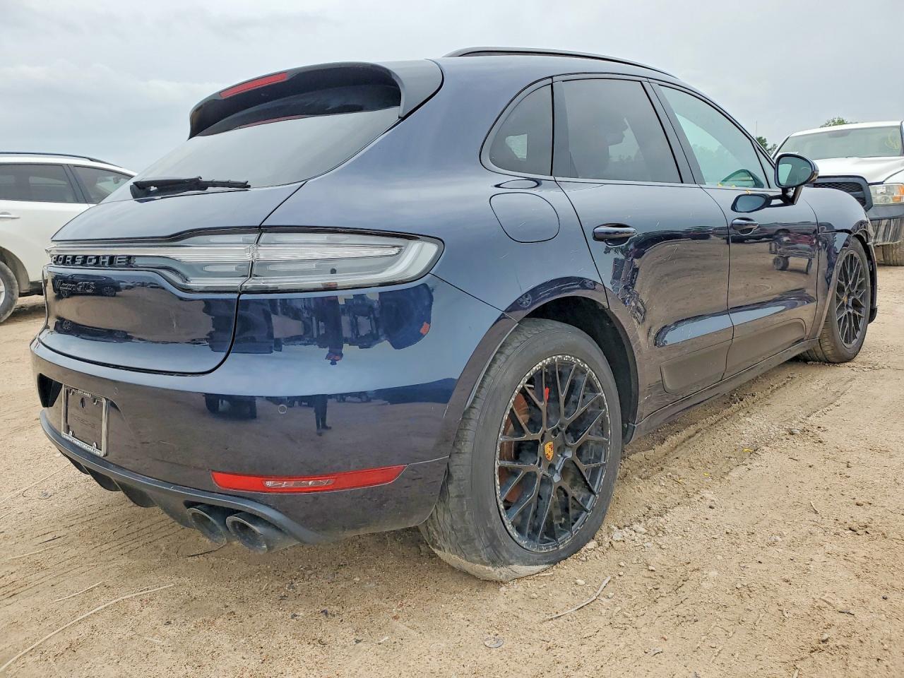 2021 PORSCHE Macan
