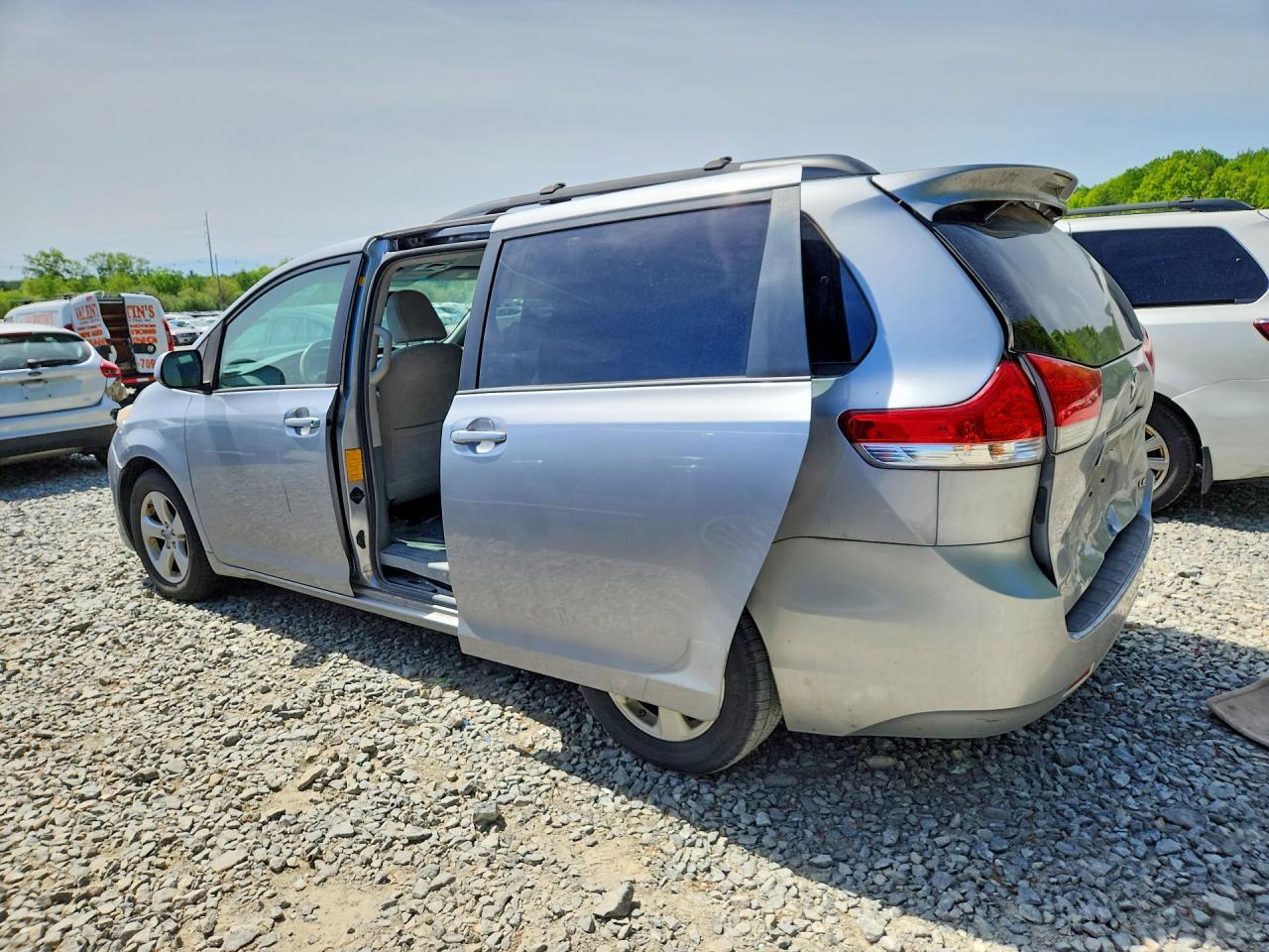 2012 TOYOTA SIENNA