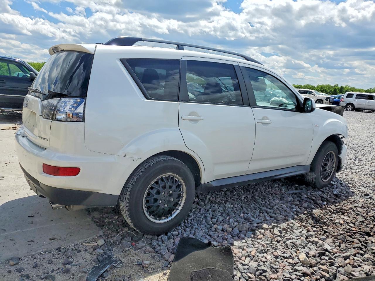 2013 MITSUBISHI outlander
