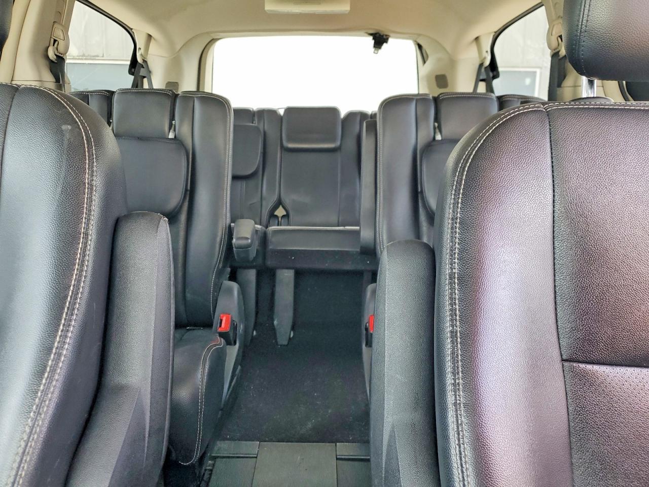 2012 CHRYSLER Town & Country
